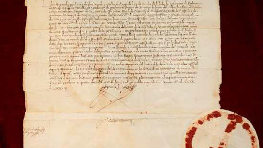 La carta del monarca que se expone en la biblioteca de Benidorm.