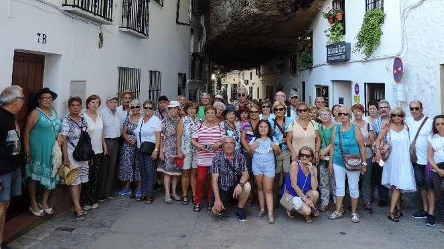 La asociación &quot;Los Ríos&quot;, de Contrueces, viaja a Cádiz