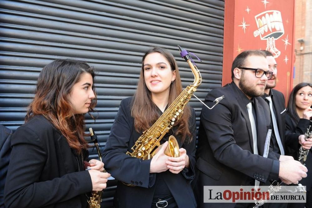 La procesión del Amparo a su salida de San Nicolás