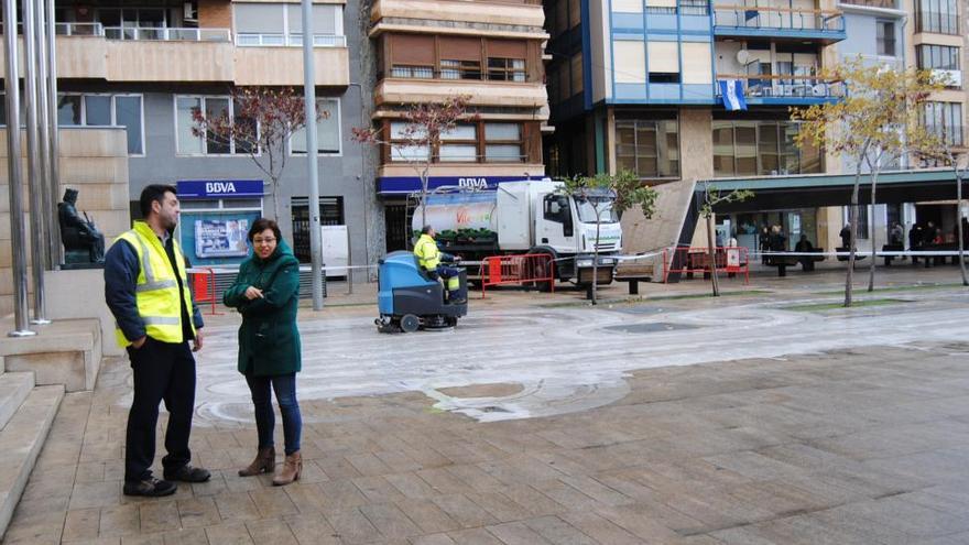 Vila-real refuerza la limpieza de la plaza Major y los parques