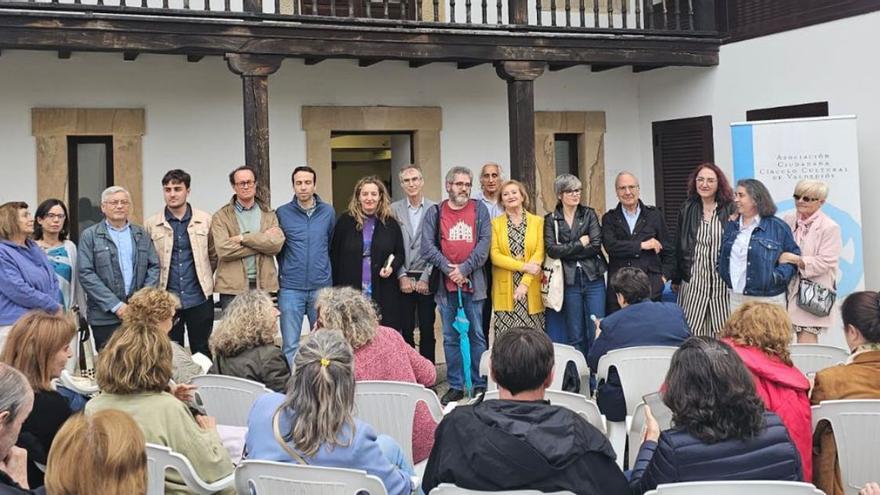 Villaviciosa rinde homenaje al poeta Ángel González | VICENTE ALONSO