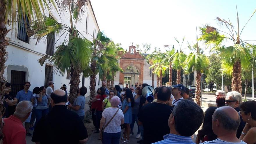 Decenas de personas participaron en la ruta por el barrio.