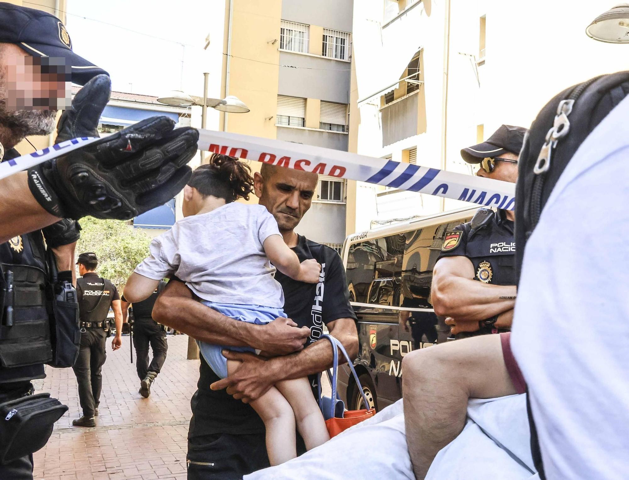 Desahucian en Alicante a una familia con un niño de 6 años que sufre parálisis cerebral
