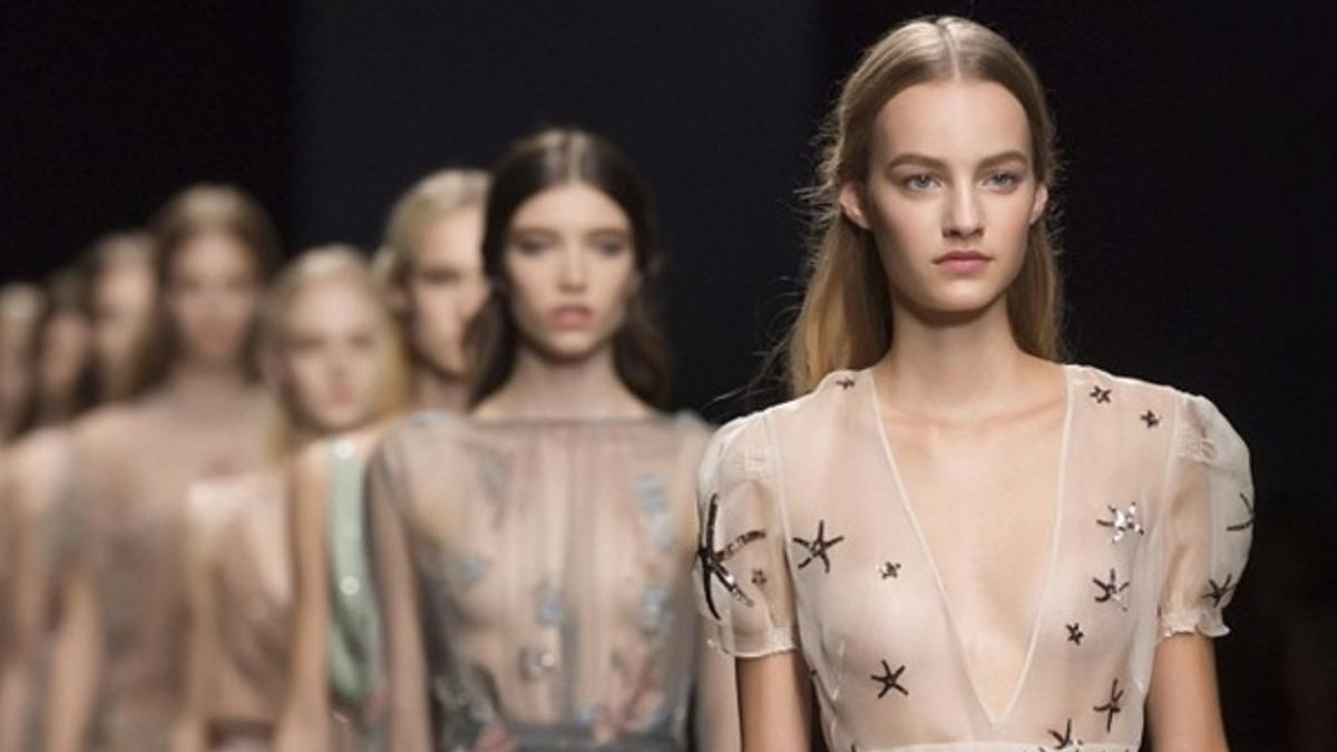 El vestido de estrellas de Valentino que todas llevan esta temporada