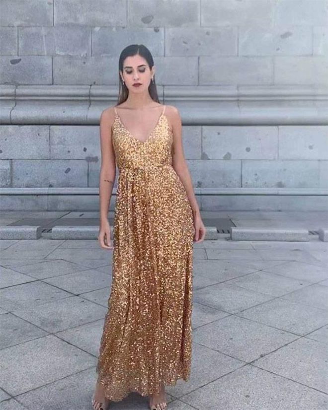 La 'influencer' Mery Turiel con vestido de lentejuelas dorado de Zara