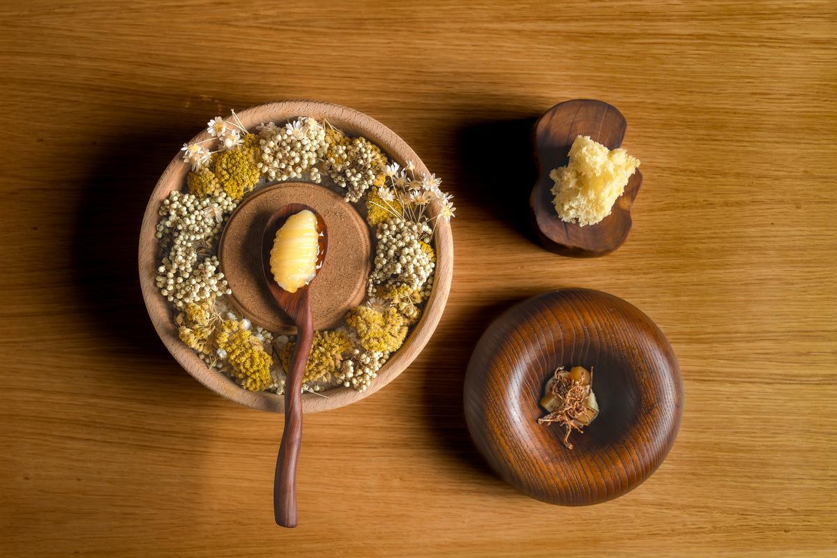El producto local, el cultivo propio, la temporalidad y el respeto por los procesos naturales marcan el ritmo de una cocina que entiende el territorio como origen y destino