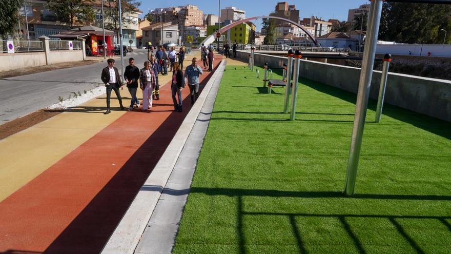 Espacio Algameca estrena zona de calistenia y el Ayuntamiento prepara otra nueva en Nueva Cartagena