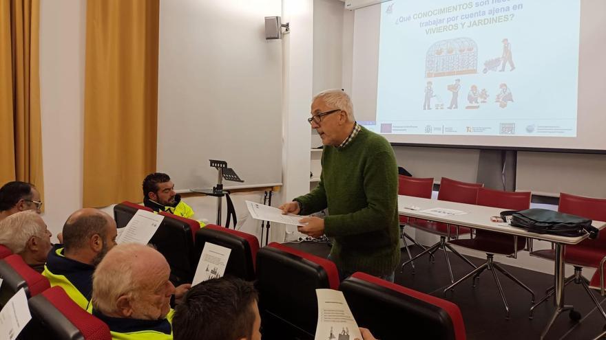 Un instante de una de las conferencias sobre emprendimiento en el taller de empleo.