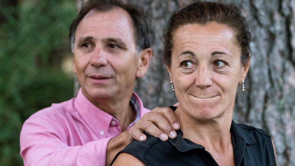 Lola Fernández Ochoa y Adrián Federighi, hermana y cuñado de la desaparecida, atienden a los medios en Cercedilla (Madrid), donde continúa la búsqueda de Blanca.