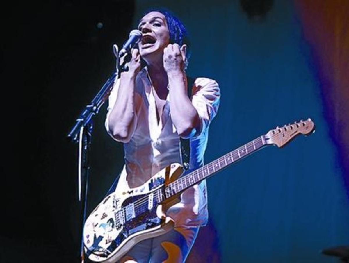 Brian Molko, durant l’actuació de Placebo dimarts passat. Brian Molko, durant l’actuació de Placebo dimarts passat.