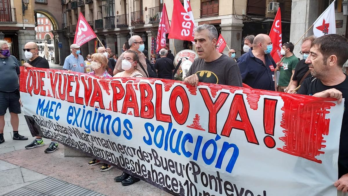 Concentración de la CUT y familiares del marinero de Bueu, el pasado día 3 en Madrid ante el Ministerio de Exteriores.