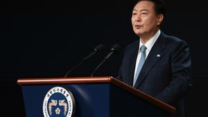 Yoon promete reformas tras derrota electoral y primer ministro surcoreano ofrece dimitir