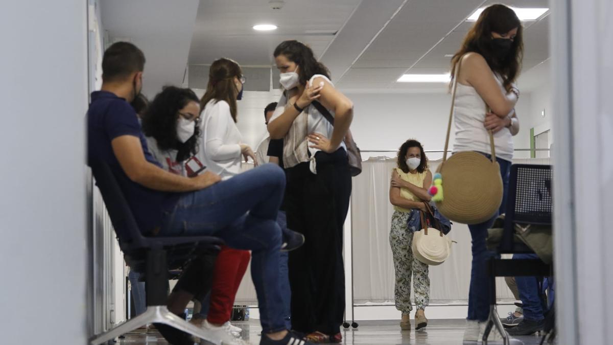 Docentes vacunados hoy, 5 de junio, en el centro de salud de la avenida de América.