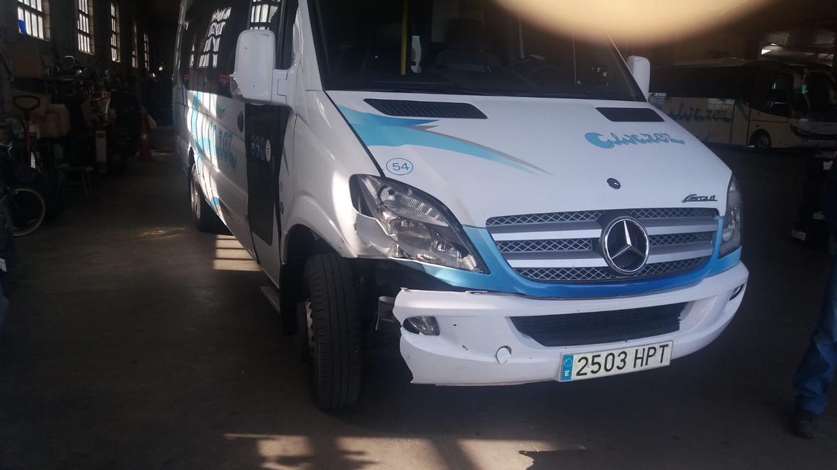 Autobús escolar accidentado en Sanabria