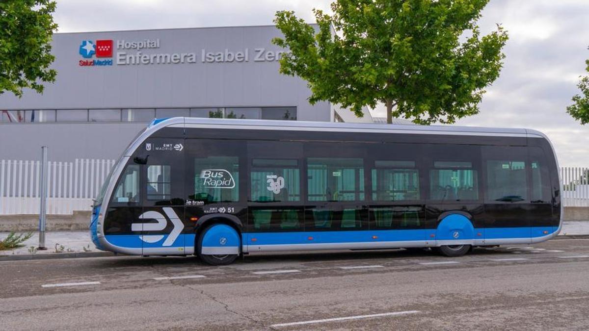 Así es el bus rápido que trae de cabeza a los vecinos de Sanchinarro