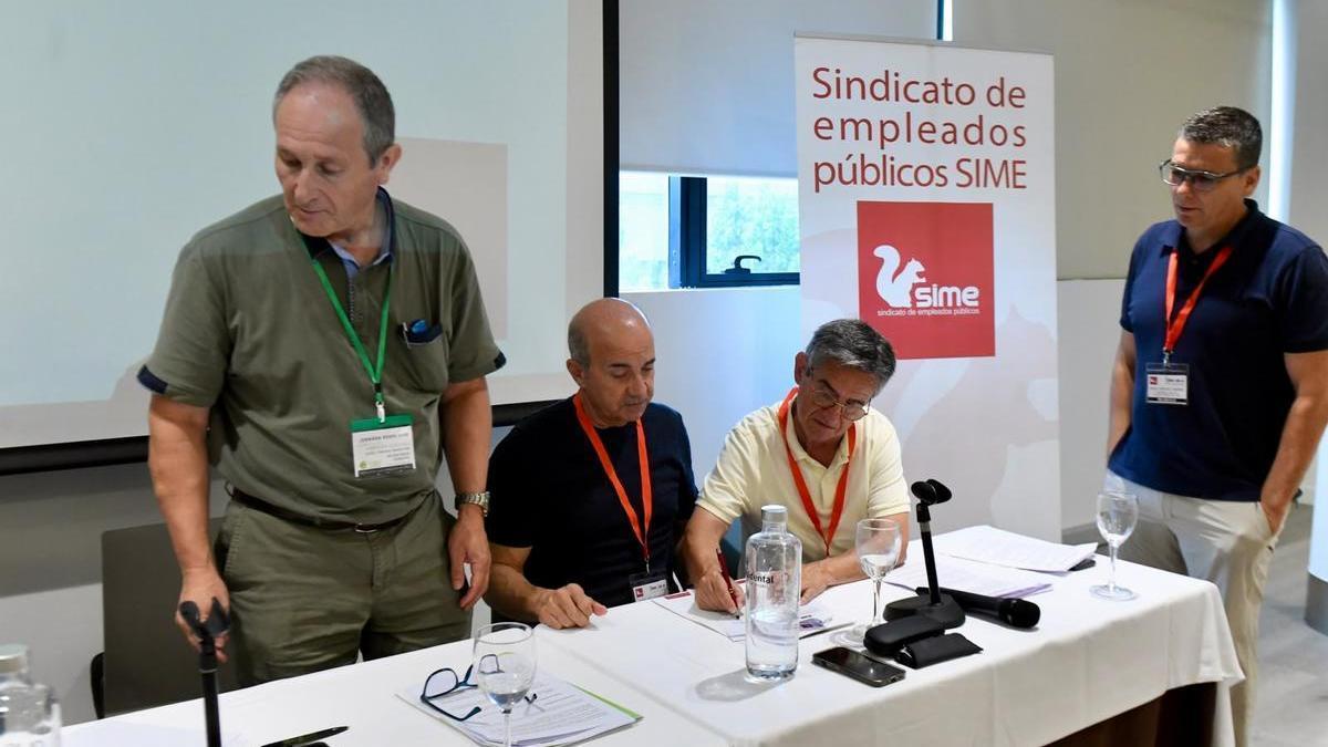 Jesús Cámara (Redes), Pedro López, Ángel San Andrés y Manuel Martínez (SIME), este jueves durante la firma de la alianza sindical en Murcia.