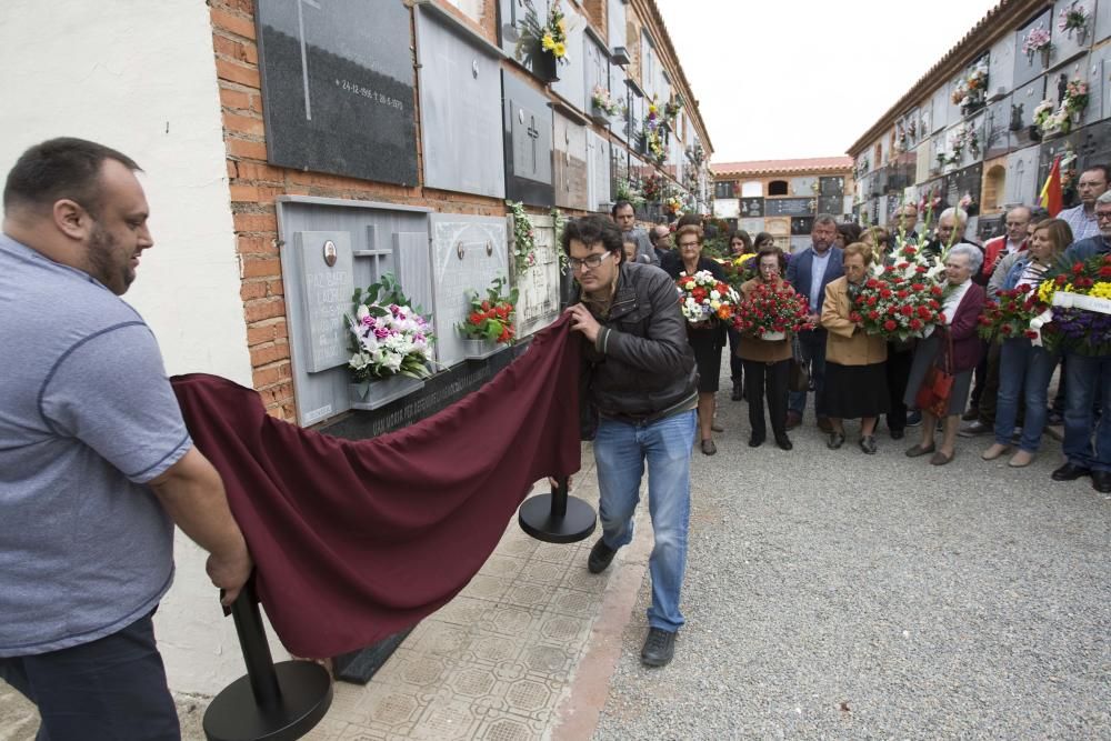 Descubrimiento de la nueva lápida para los fusilad