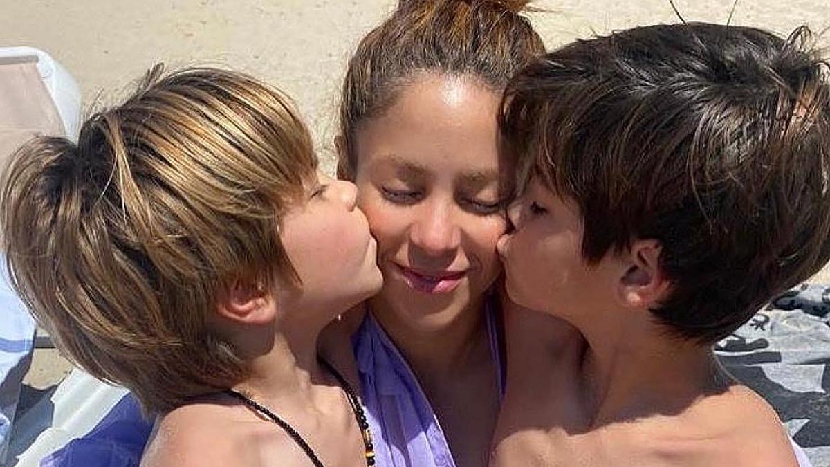 Shakira con sus dos hijos: Milan y Sasha.