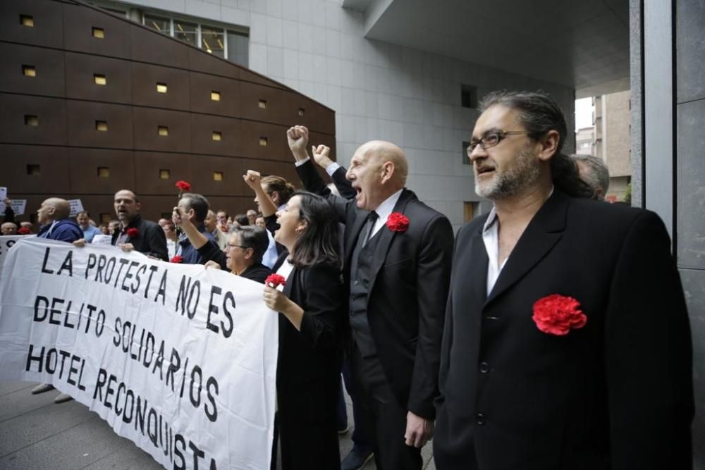 Un centenar de personas respaldan a los acusados por las protestas en El Reconquista