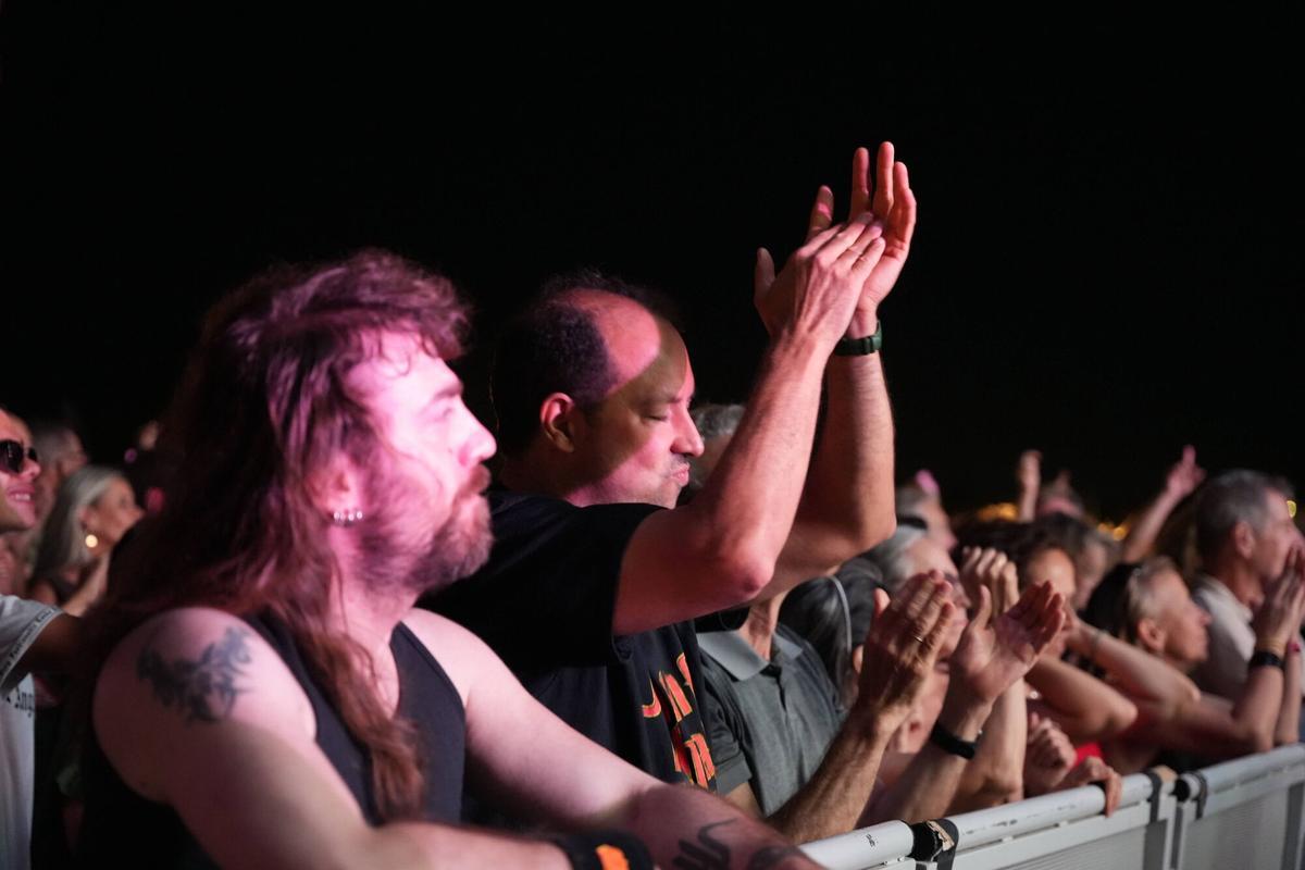 Medina Azahara desata la nostalgia en su último concierto en Badajoz