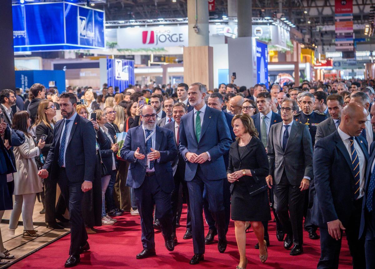 Inauguración por parte del rey Felipe VI junto al presidente de la Generalitat de Cataluña, Salvador Illa