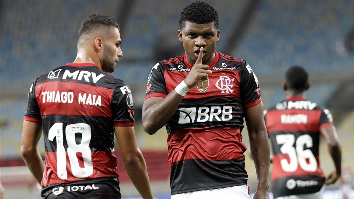 Lincoln celebra un gol con el Flamengo en la Copa Libertadores.