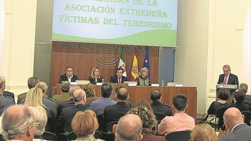 Piden la Medalla de Extremadura para las víctimas de la «sinrazón» del terrorismo