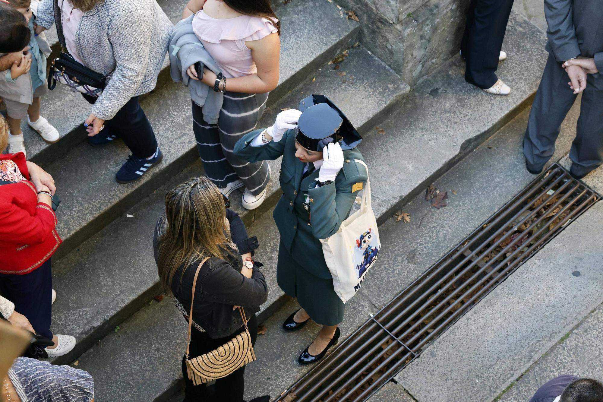Imágenes del homenaje de la Guardia Civil a la Virgen del Pilar en el convento de San Francisco