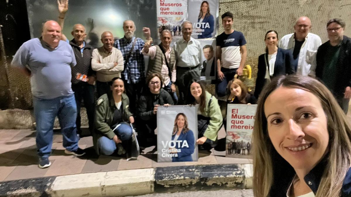 Cristina Civera, alcaldesa de Museros y candidata socialista, con su equipo