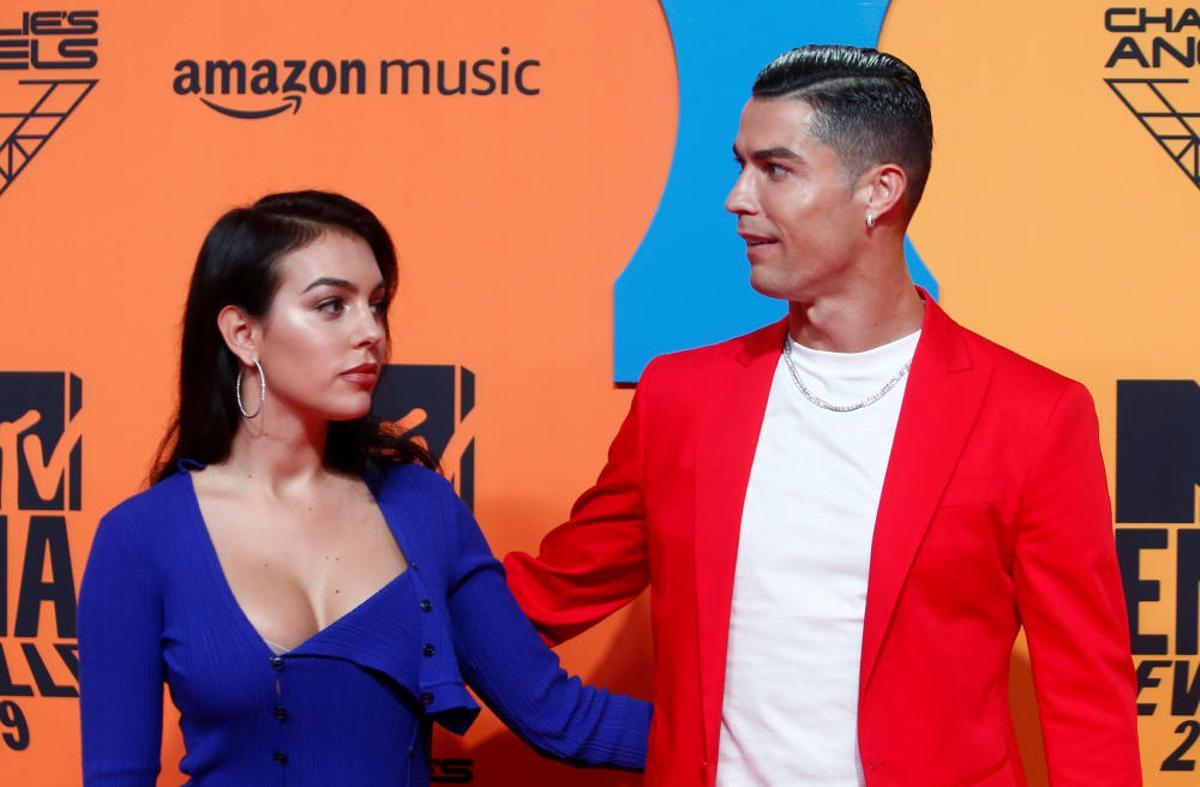 Cristiano Ronaldo y Georgina Rodríguez, en la alfombra roja de los EMAs 2019