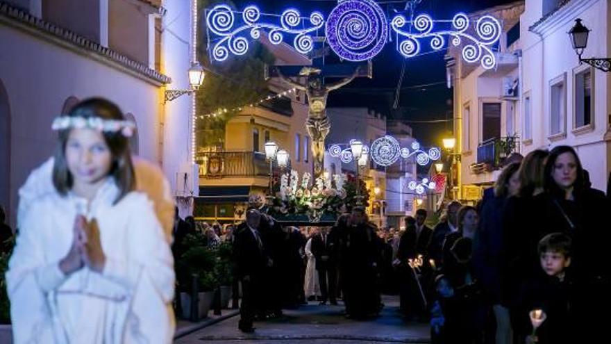 L&#039;Alfàs arropa al Cristo para despedir sus fiestas