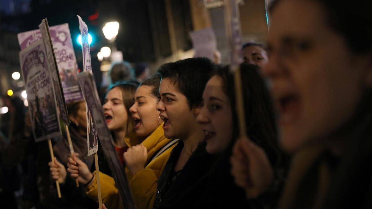 lainz46149841 protesters attend a demonstration  after judges upheld the l181205194330