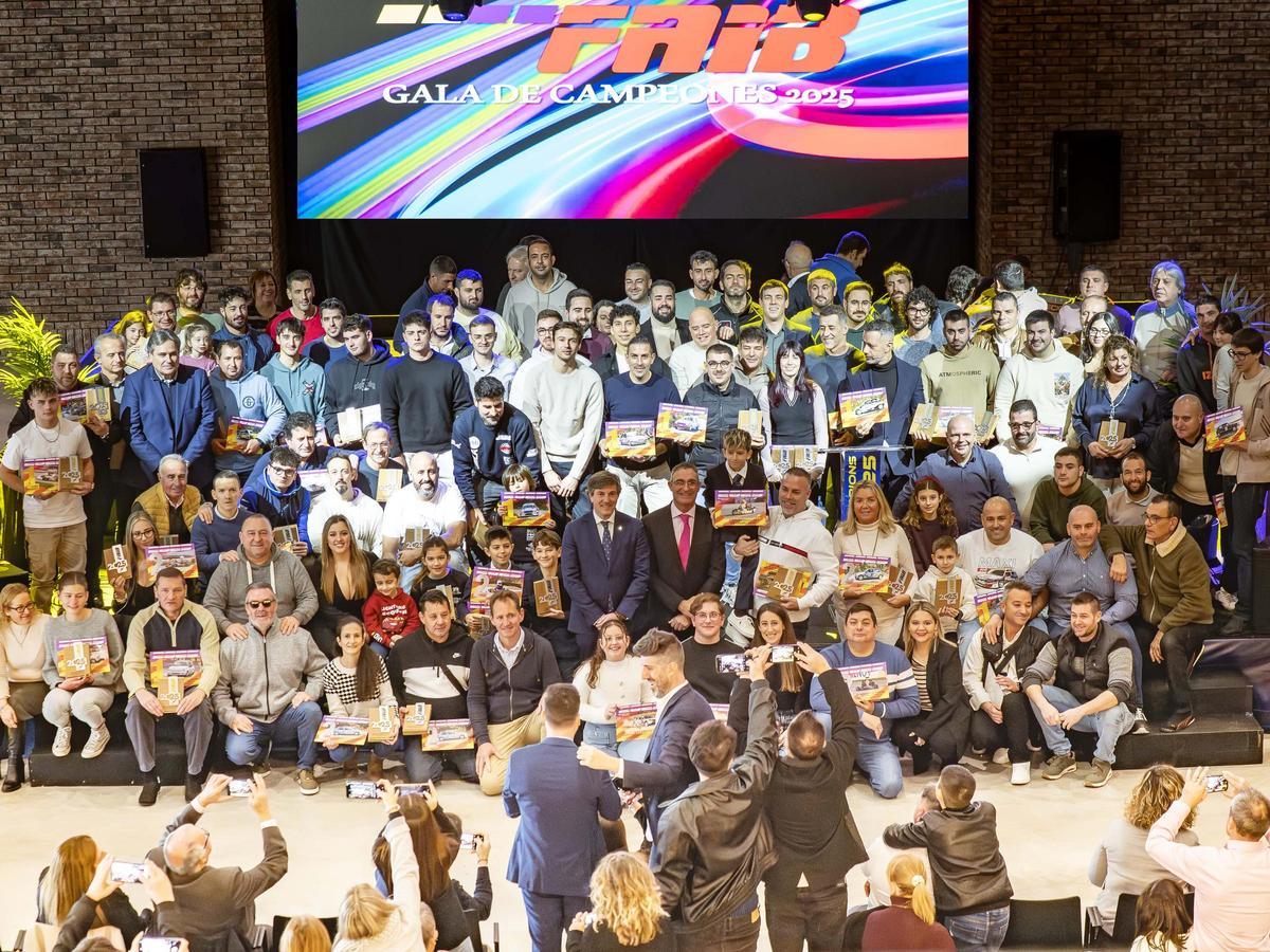 Los mejores posan en la Gala de Campeones.
