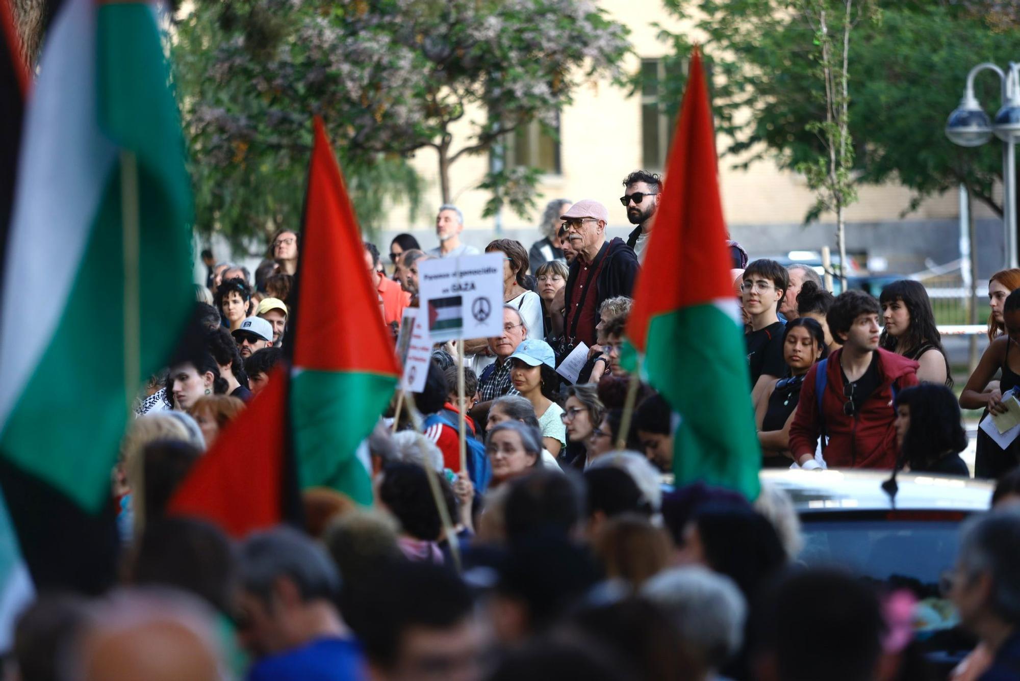 En imágenes | Decenas de estudiantes se encierran “de manera indefinida” en Interfacultades en apoyo a Palestina