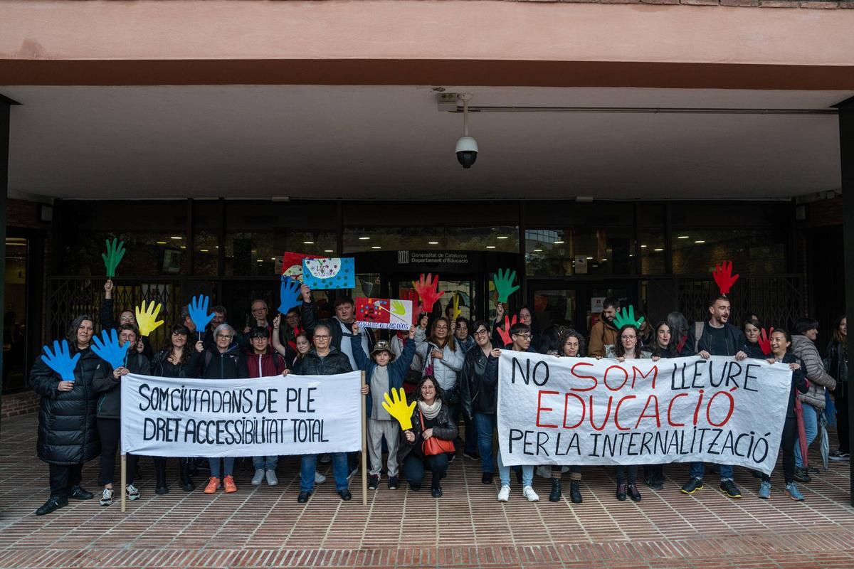 Manifestación de los trabajadores del servicio de interpretación en el ámbito educativo