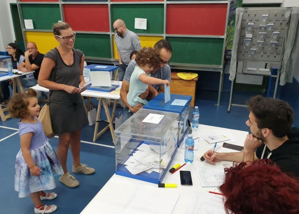 Las fotos de las elecciones municipales y europeas en Vigo el 26 de mayo.