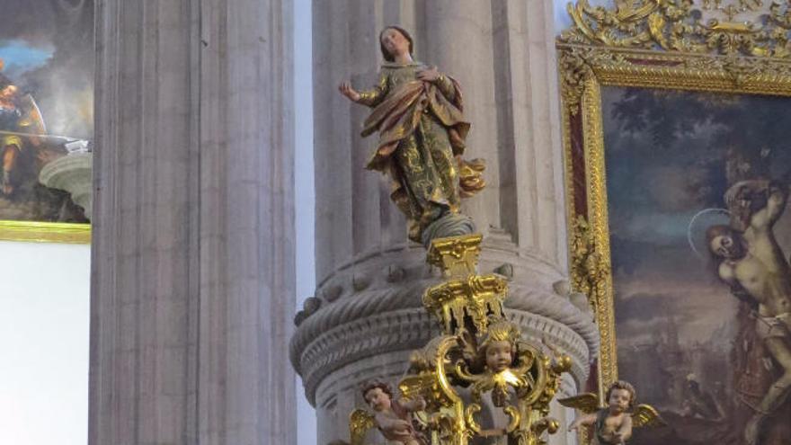 El Cabildo retira una Esperanza de la Catedral por riesgo de caída inminente