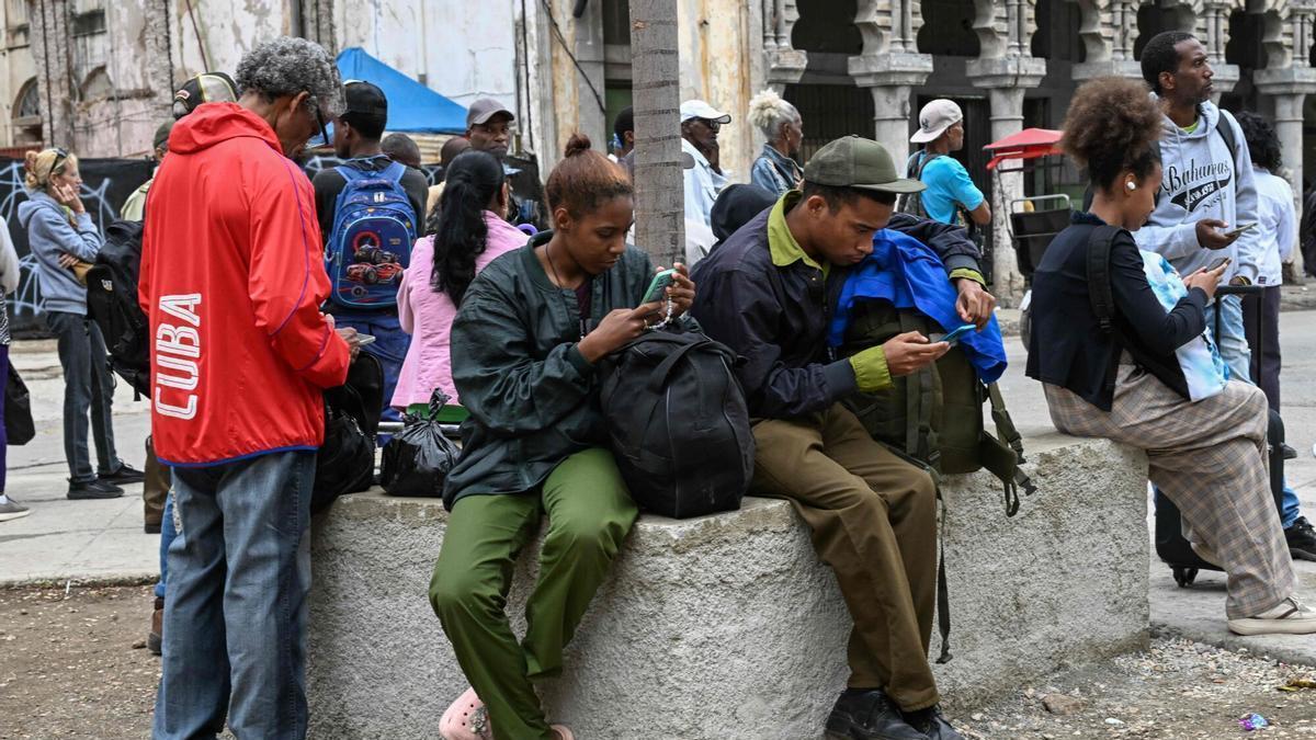 Cuba espera la llegada de un barco con ayuda humanitaria y de dos buques con petróleo y gas ruso