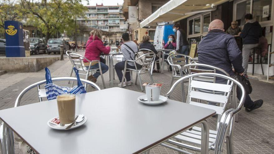 Una terraza con distancia de seguridad por la Covid-19.