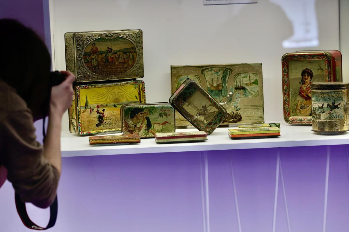 Algunas de los estuches en los que se transportaba el azafrán.