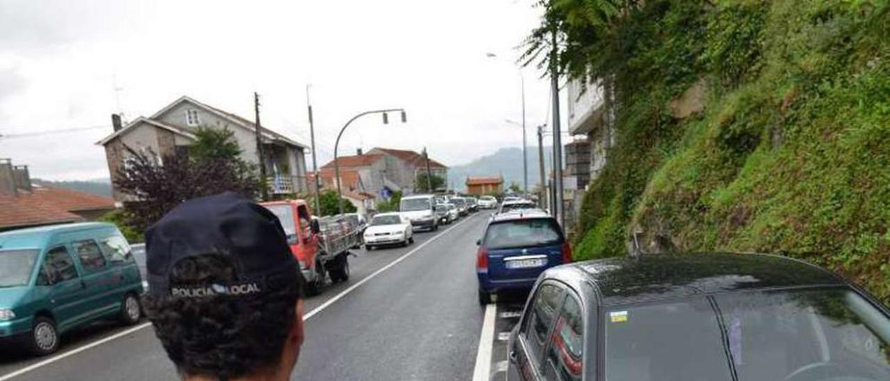 Un Policía Local patrullando. // Gustavo Santos