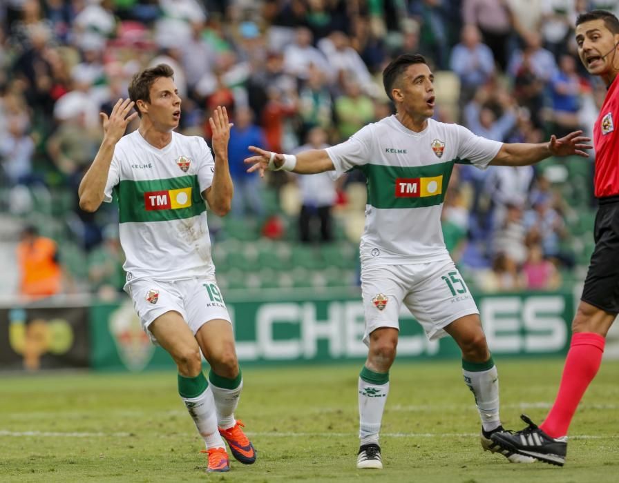 El Elche domina al Córdoba