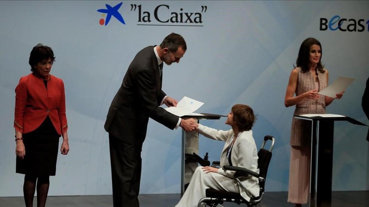 Los Reyes entregan las becas a los estudiantes, hoy en Madrid