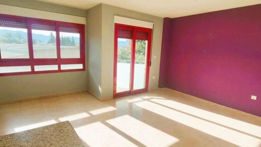 Chollazo inmobiliario en Murcia: piso muy luminoso con terraza y garaje por 79.000 euros
