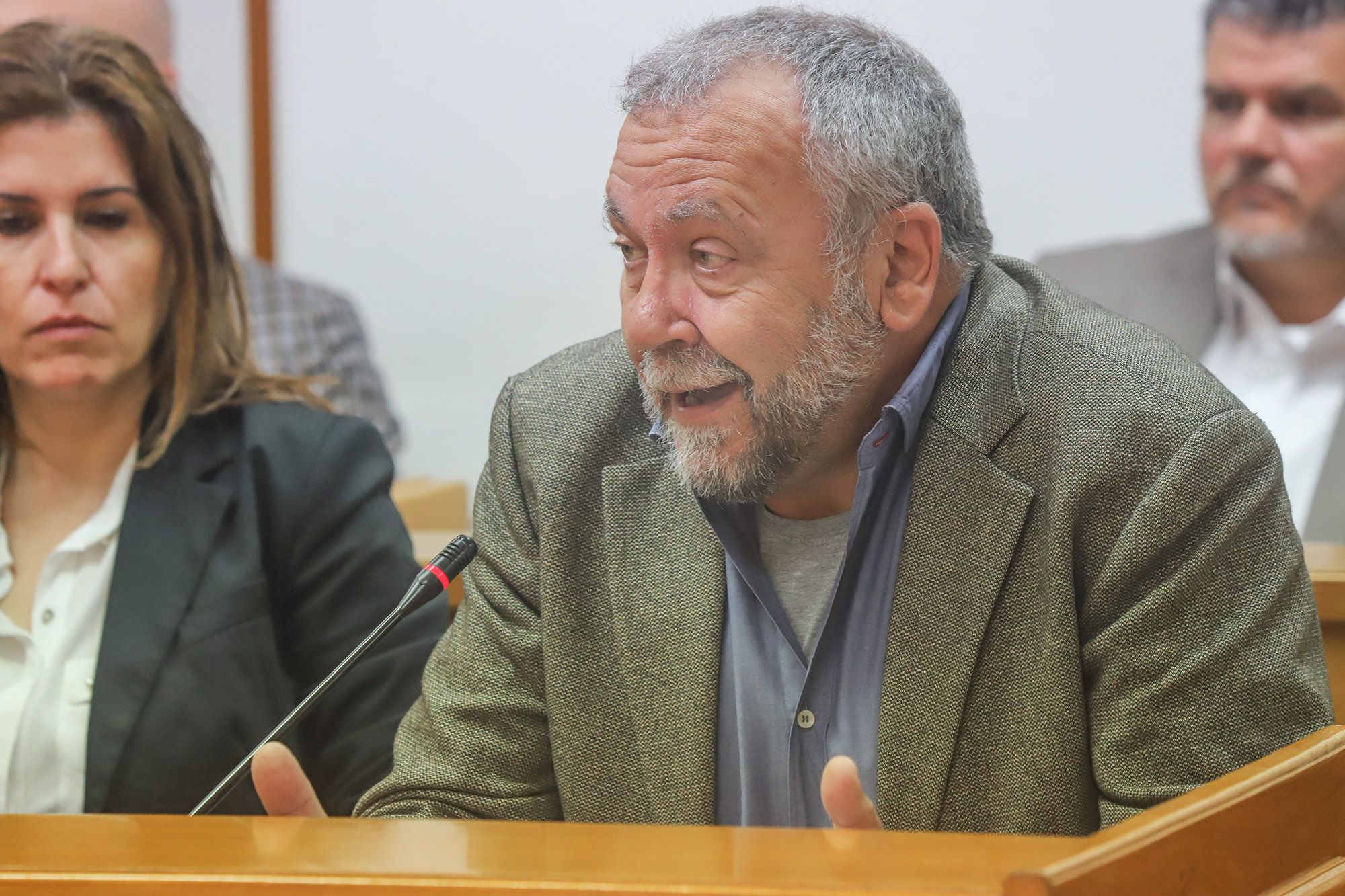 Andrés Navarro, portavoz del PSOE, durante un pleno del Ayuntamiento de Torrevieja