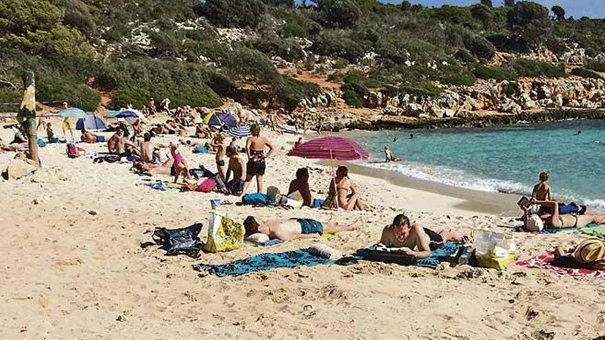 Cala Varques sigue siendo un continuo problema.