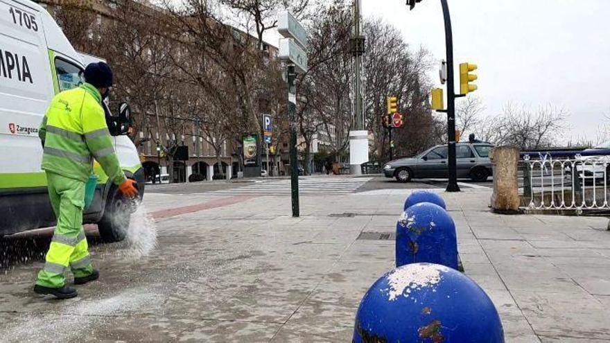 Evitar desplazamientos y proveerse de medicinas: estos son los consejos si nieva en Zaragoza