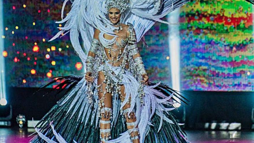 6.-  Soraya Rodríguez Castro (6,14%). Reina del Carnaval 2013, con la fantasía: Volare, de Saliarca Creativos. Diseñador 2021: Santi Castro Fant. 2021: Que la vida la sientas vivir. Representa: CC Añaza Carrefour.