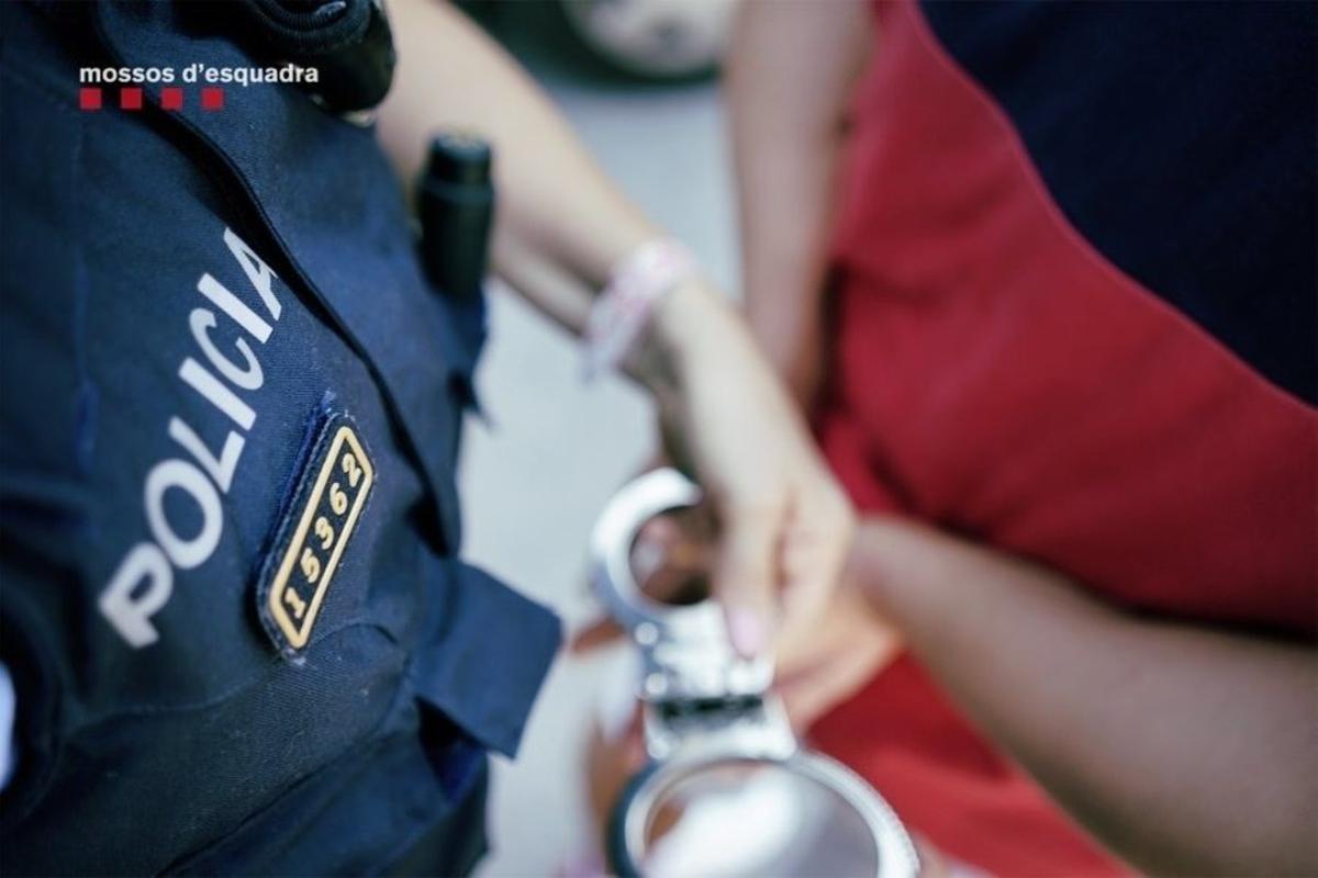 14/04/2020 Detenido un hombre por traficar con cocaÃ­na en BarberÃ  (Barcelona)