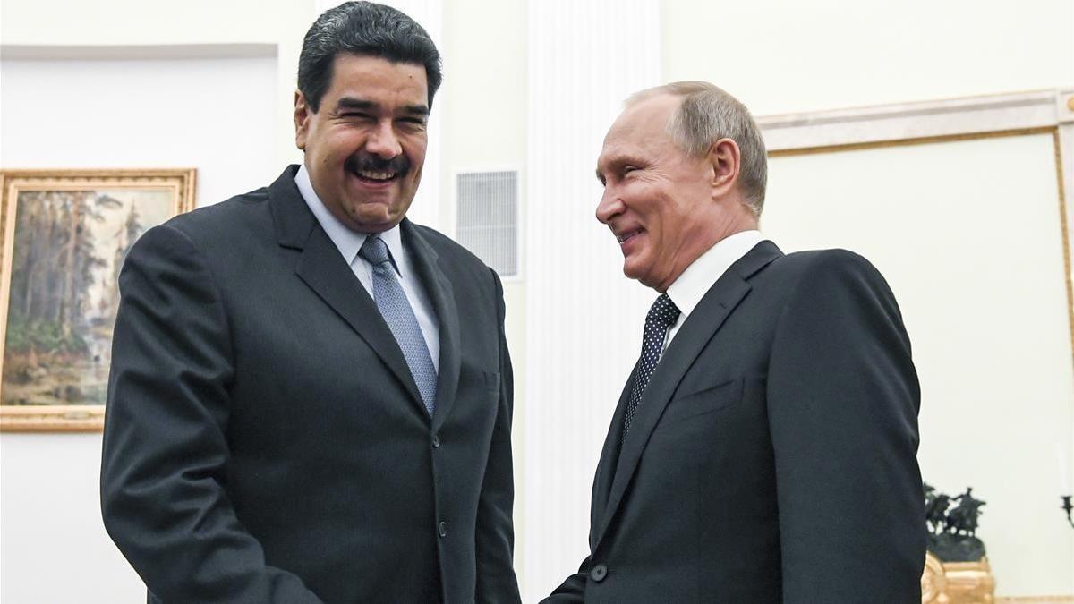 Putin (derecha) y Maduro, durante su encuentro en el Kremlin, en Moscú, el 4 de octubre.